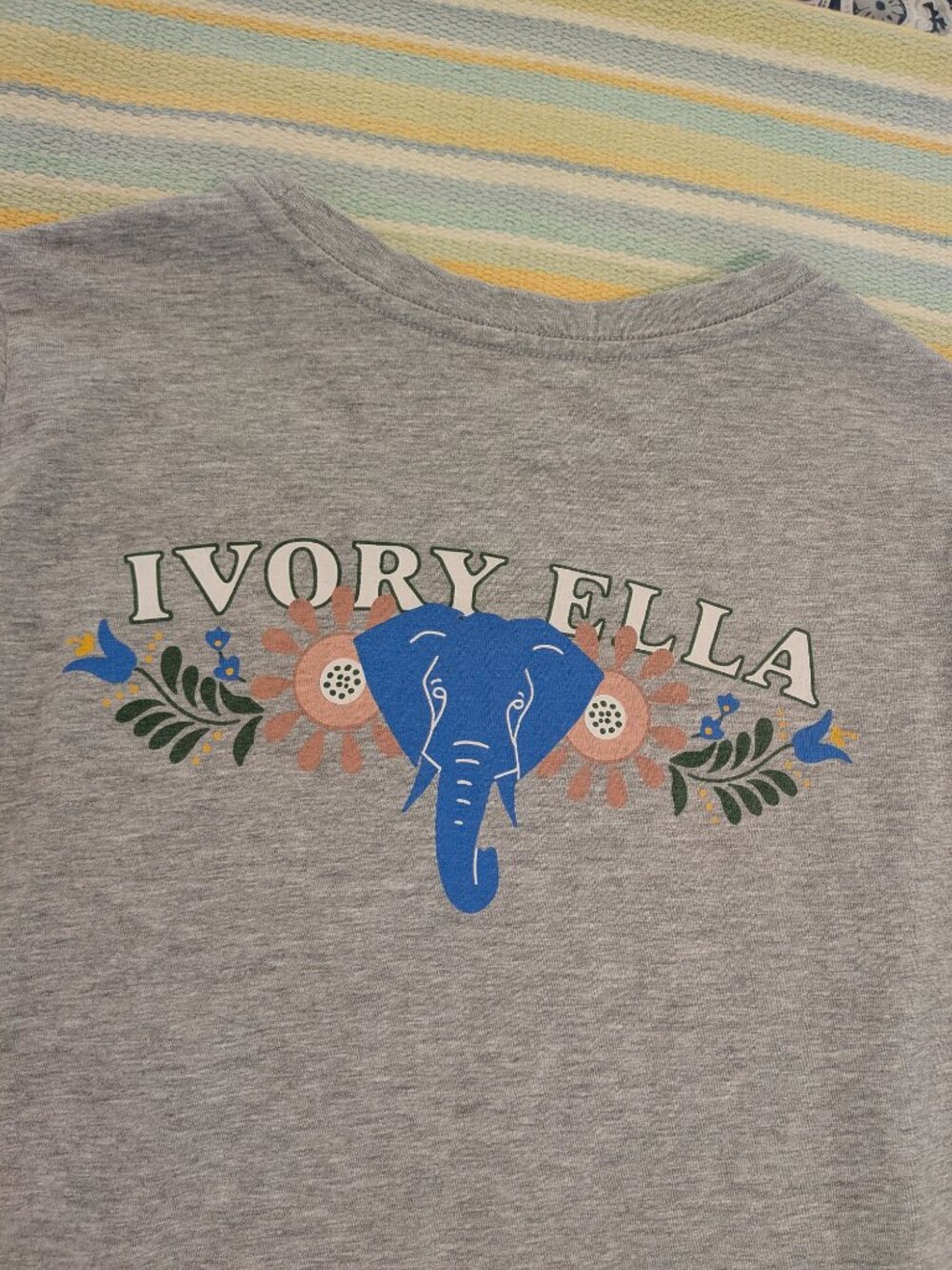 ⭐ Ivory Ella gray short sleeve shirt small - Picture 2 of 7